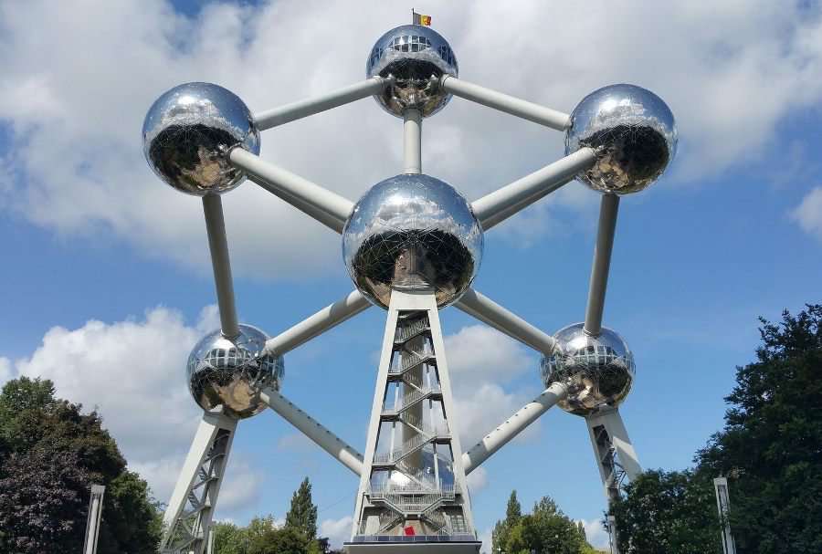 hnfpb's tweet photo. #OnThisDay vor 60 Jahren eröffnete mit der Weltausstellung in Brüssel das berühmte Atomium. Doch auch die Computerschau war sehenswert. https://t.co/e7UTOpN8dJ https://t.co/WsbFjQnkJ3