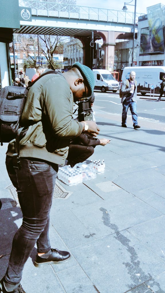 enthusemag's tweet photo. @Ubuntugraphy and I just chatted to our first #ThirdCultureKid right in the heart of #Brixton. Marta is a British Angolan Travel Photographer! We can't wait to share our finds π #ExpaCreates #SouthernAfricanArts #ConnectSouthUK// #ENTHUSE https://t.co/zY4ffQSOar
