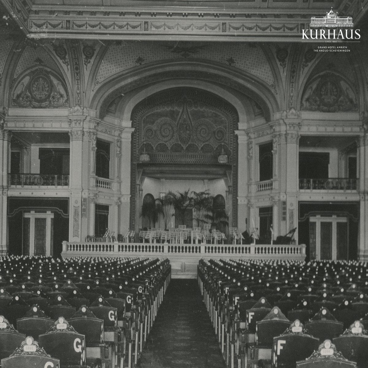 Wist u dat… De brede trap richting de Kurzaal er niet altijd al zat? Vroeger was dit de plek waar het concertpodium in stond. Lees meer: goo.gl/jp6Fqc