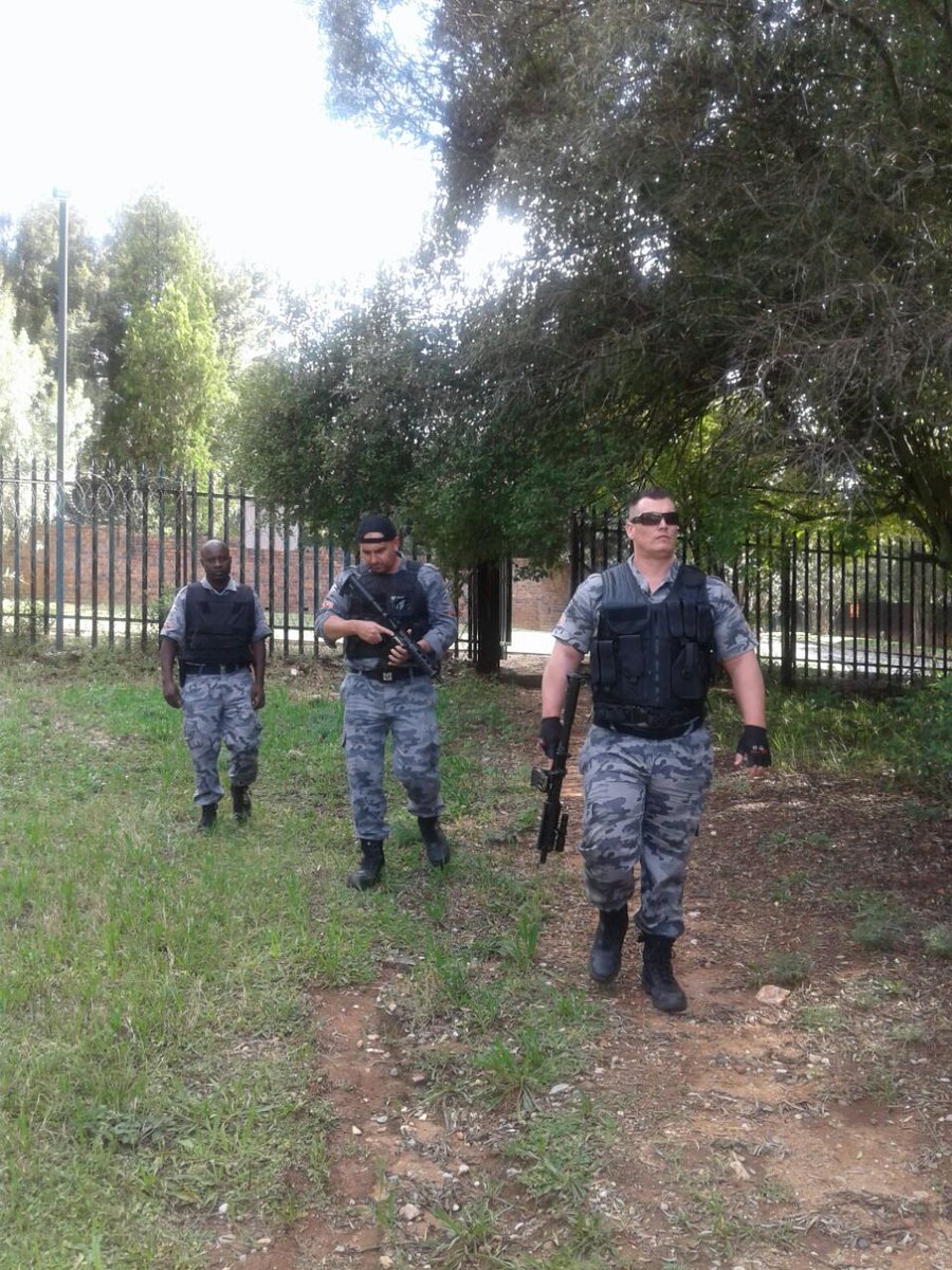 On Friday afternoon our TRT unit executed multiple greenbelt operations,searching overgrown areas and checking for house breaking equipment . Perimeter walls and fences were checked as part of the patrols.