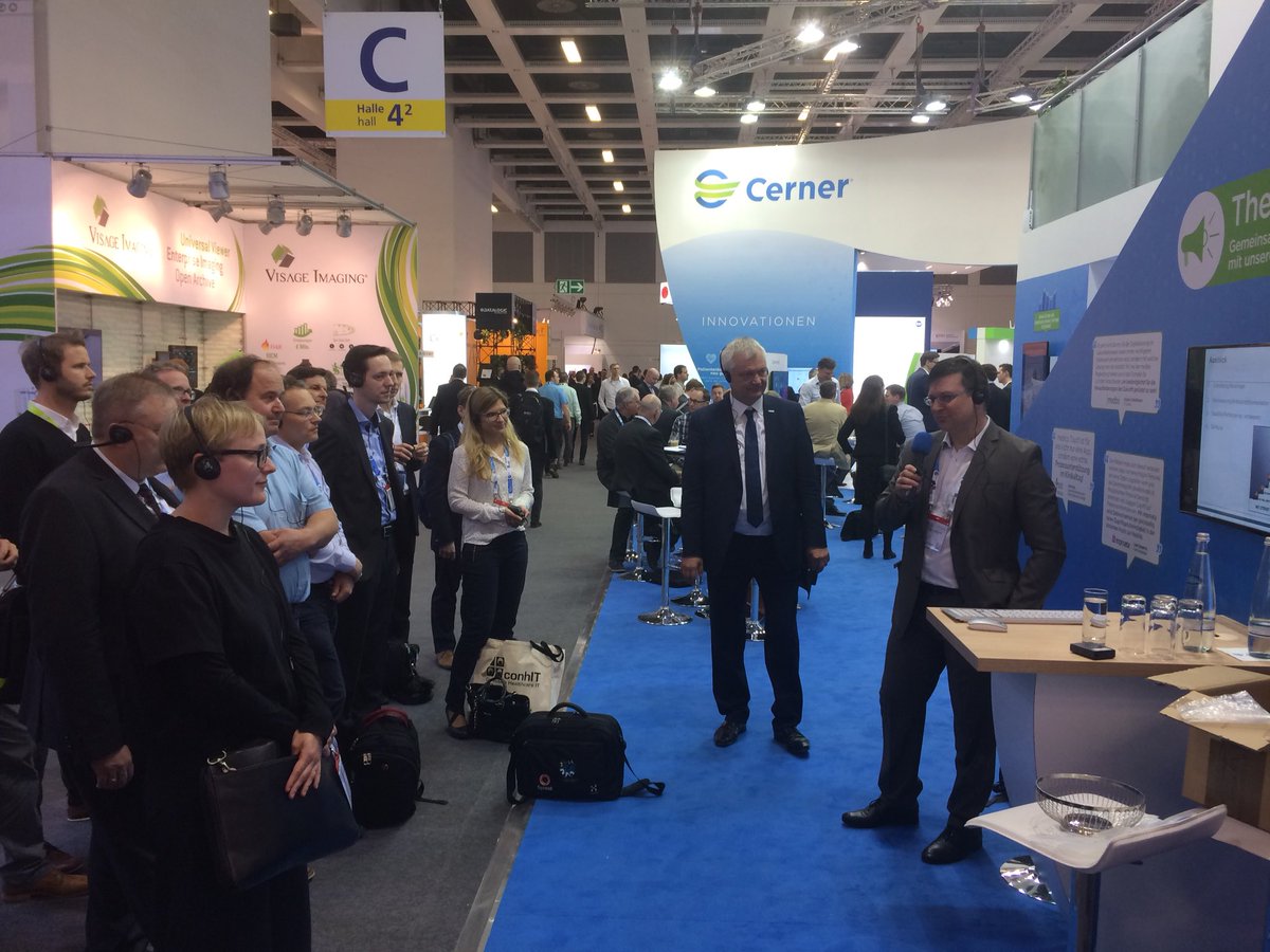 CernerDE's tweet photo. Im Dialog: Teilnehmer befragen Jürgen Schedlbauer von der #medbo bei der zweiten Thementag-Session zur digitalen Kurve @conhIT #Digitalisierung https://t.co/5sl4k0eDce
