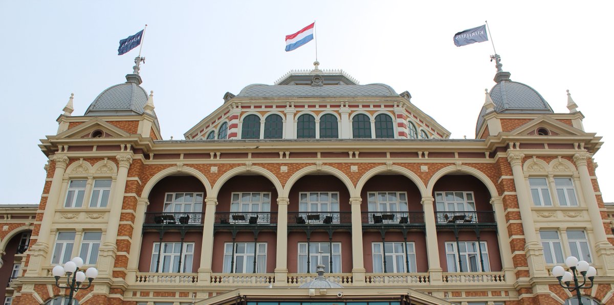 De Nederlandse vlag pronkt op Grand Hotel Amrâth Kurhaus! Fijne #Koningsdag