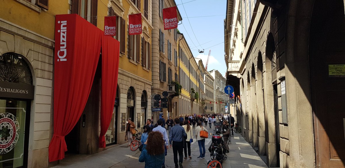 iGuzzini's tweet photo. Come one come all! #TheLightGate inspires &amp; enchants in the heart of @Brera_District https://t.co/g9JwJzT6hu