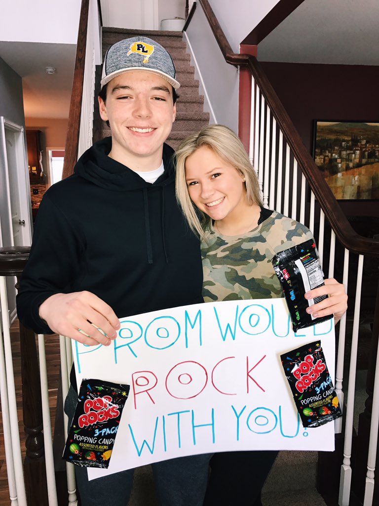 alexisjacobsonn's tweet photo. 🙂🍬🍭 @plprom2018 https://t.co/jPUPyDY4j8