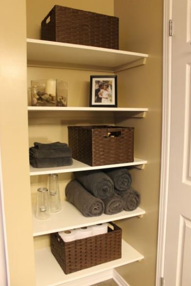 simple_bath's tweet photo. Dealing with a small bathroom space? Hang open shelves instead of a cabinet to create more storage and surface area so that your bathroom doesn't feel too crowded. #DesignTipTuesday #bathroomdesign #bathroomremodel #simplebath https://t.co/Xugux5wpwK