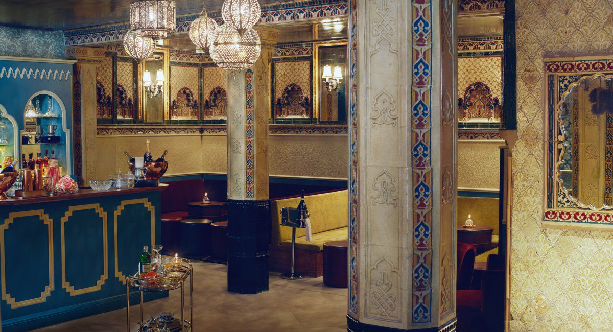 8 Victorian bars that have killer cocktails, traditional British charm and lots of history: <a href="/AndazLondon/">Andaz London Liverpool Street</a> <a href="/VBathhouse/">Victorian Bath House</a> <a href="/PunchRoomLDN/">Punch Room</a> <a href="/escapologistbar/">The Escapologist</a>   <a href="/whistlingshop/">Worship St. WS</a> <a href="/LookingGlassE2/">Looking Glass</a> <a href="/TheSelkirkSW17/">The Tooting *Substantial* Scotch Egg Emporium SW17</a> <a href="/PowderKegLondon/">POWDERKEG</a> bit.ly/2GWd5J8
