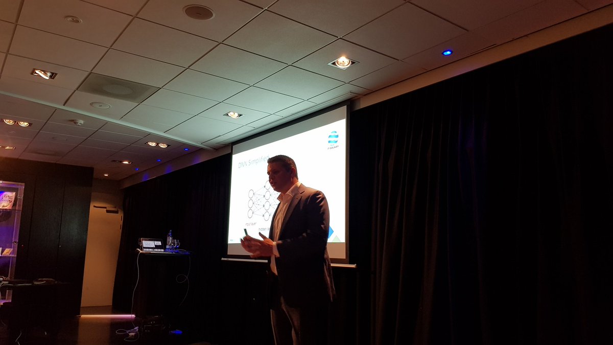pvdnborn's tweet photo. @JRLangedijk legt Deep Leaning en kunstmatige intelligentie (AI) uit #PQRITG18 https://t.co/spgbjmh2zT