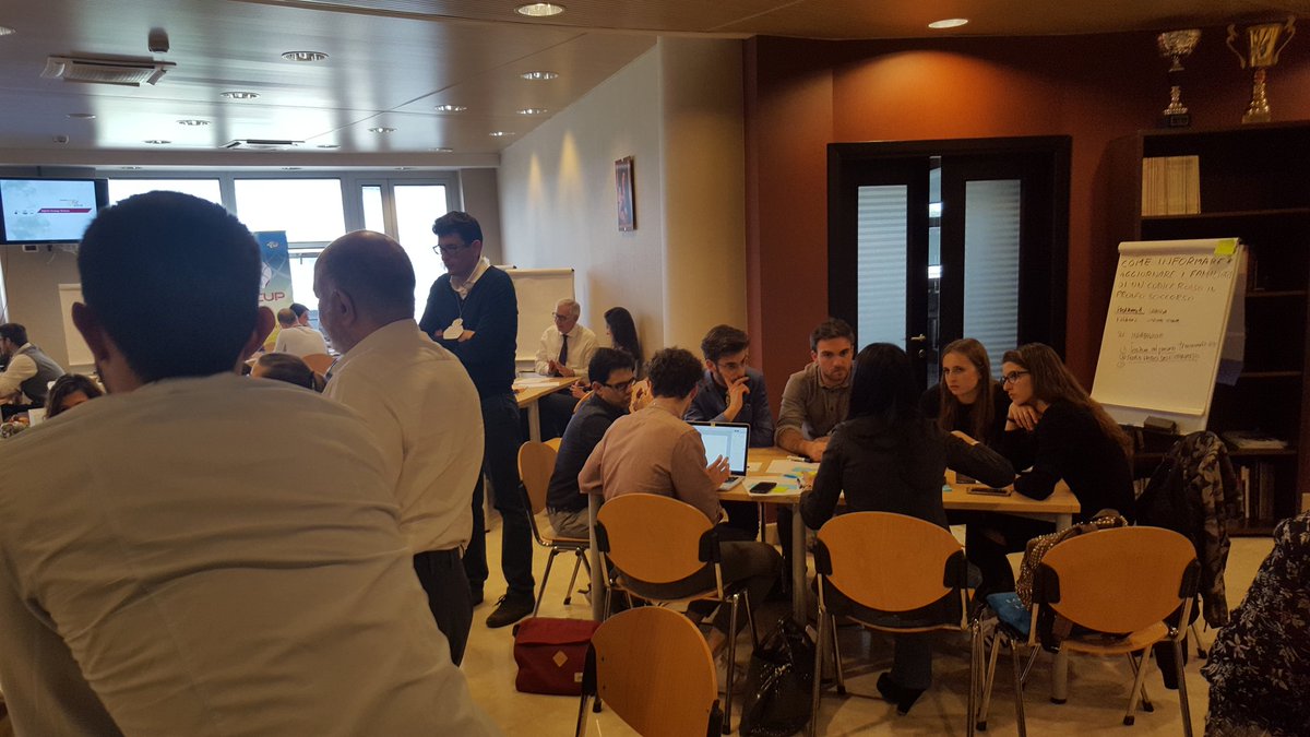 LazioInnova's tweet photo. #DigilifeWorkout #RomeCup2018 i #team al lavoro insieme ai mentor per preparare i #pitch della challenge @fmdigitale #lazioinnova #spaziattivi https://t.co/7p3SJuLjSA