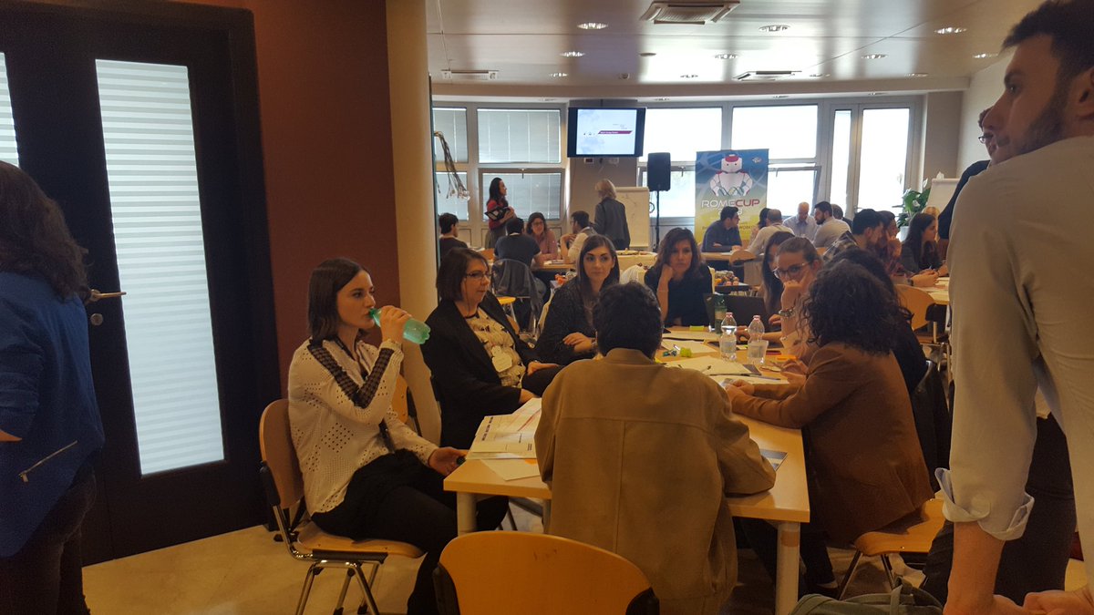 LazioInnova's tweet photo. #DigilifeWorkout #RomeCup2018 i #team al lavoro insieme ai mentor per preparare i #pitch della challenge @fmdigitale #lazioinnova #spaziattivi https://t.co/7p3SJuLjSA