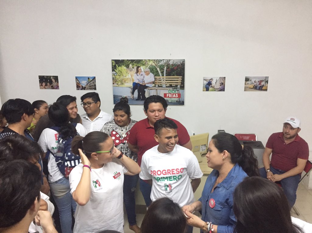 MTprogreso's tweet photo. La Secretaria General del #MTprogreso @gristrejoF la estructura #MTprogresoJovenes se reunieron en la Casa de Campaña del Distrito 9 Local con la que será nuestra próxima Diputada LiLa Frías @lilafrias para trabajar en el proyecto #LilaFríasDiputada9Local 👍 https://t.co/2msHpJQcXf