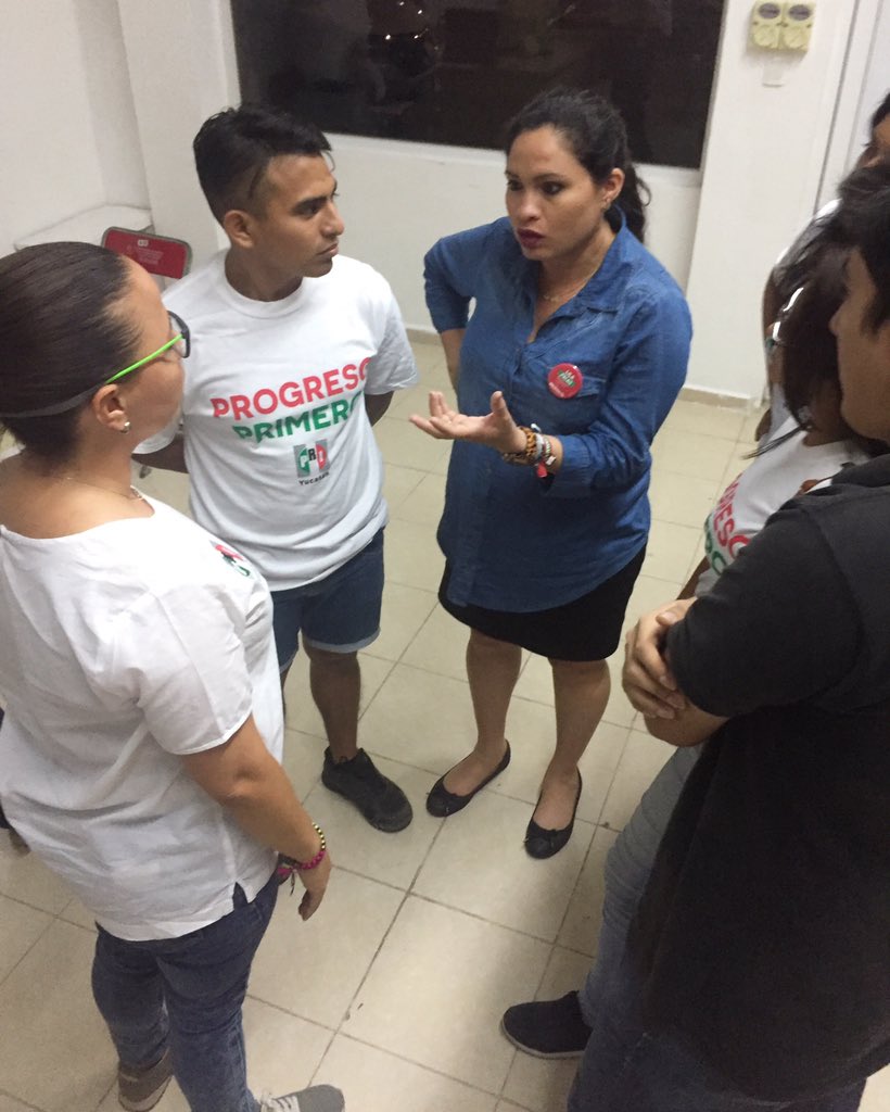 MTprogreso's tweet photo. La Secretaria General del #MTprogreso @gristrejoF la estructura #MTprogresoJovenes se reunieron en la Casa de Campaña del Distrito 9 Local con la que será nuestra próxima Diputada LiLa Frías @lilafrias para trabajar en el proyecto #LilaFríasDiputada9Local 👍 https://t.co/2msHpJQcXf