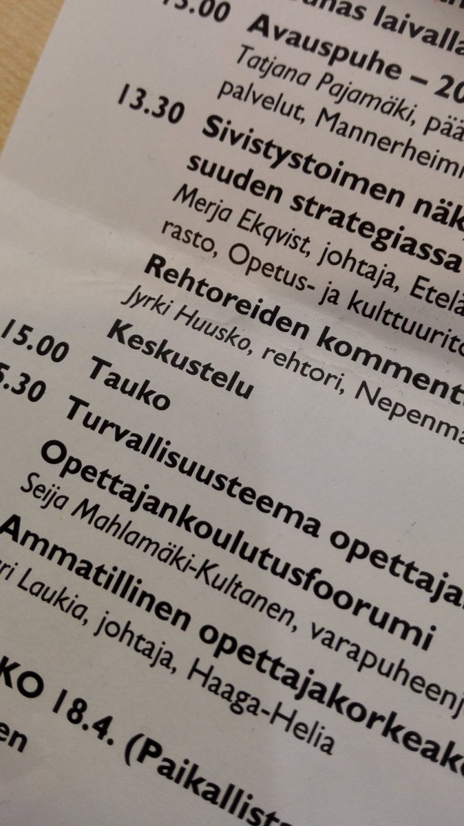 BritaSomerkoski's tweet photo. #opetf2018 #vsalpe @UniTurku Seija Mahlamäki-Kultanen: "Meillä etäisyys on turvallisuutta, muualla läheisyys" #Palopäällystöliitto  #rokl https://t.co/5dhiRx8qJ3