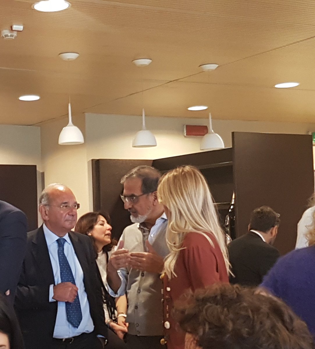 fmdigitale's tweet photo. Al #DigilifeWorkout Raffaele Calabrรฒ rettore del @CampusBioMedico che ospita la #RomeCup2018 @MirtaMichilli @AlfonsoHMolina https://t.co/rQ6dDbEO2K