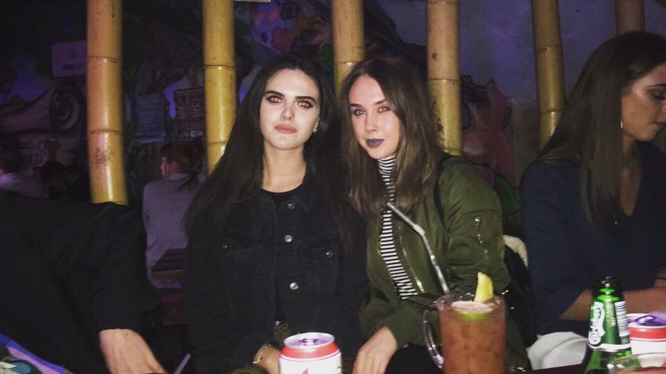 emmaseger_'s tweet photo. @lucysimpso_n happy birthday chicken, missing u reunion in summer pls✌🏻💗xx https://t.co/Pe5ROqD9mf