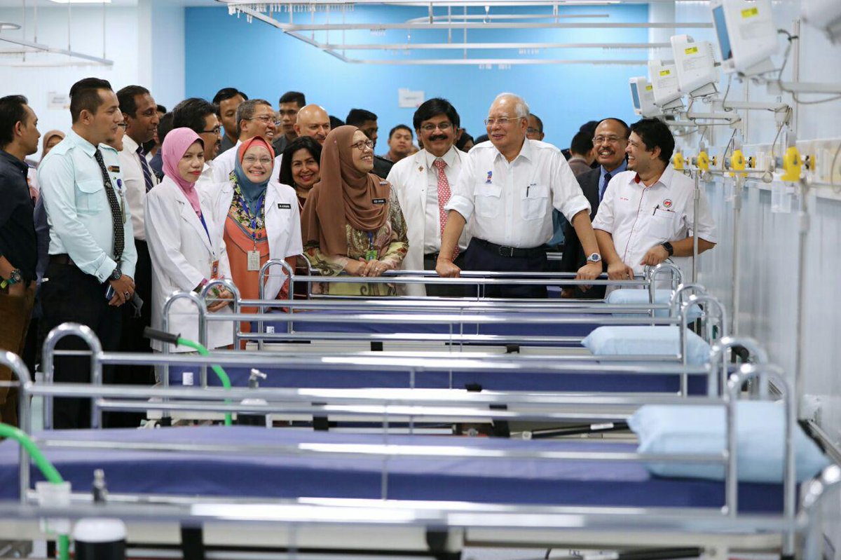 NajibRazak's tweet photo. Melihat wajah ibu dan bayi baru lahir di Hospital KL tadi, menguatkan lagi tekad saya untuk terus berusaha memastikan masa depan yang cerah buat mereka! Banyak yang akan Barisan Nasional laksanakan buat ibu dan anak-anak jika terus diberi mandat. https://t.co/UyOtkQlPRd