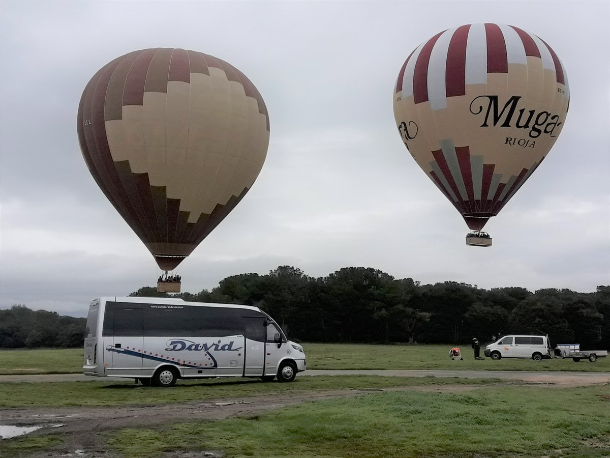 autocaresdavid's tweet photo. Un paseo en globo. ¿Te llevamos?
#viajandocondavid #viajeenglobo
#donostia #muga https://t.co/qd1zBE4VsI