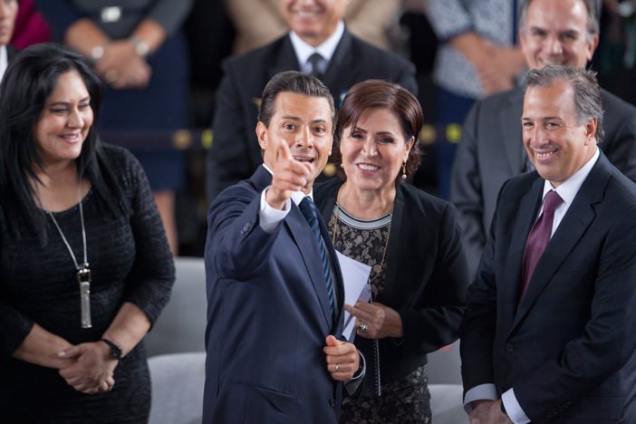 EdsonJoan's tweet photo. "#YoMero soy amigo de los corruptos y rateros que saquean a #México" @JoseAMeadeK #FelizMartes https://t.co/iu1RRrz3Di
