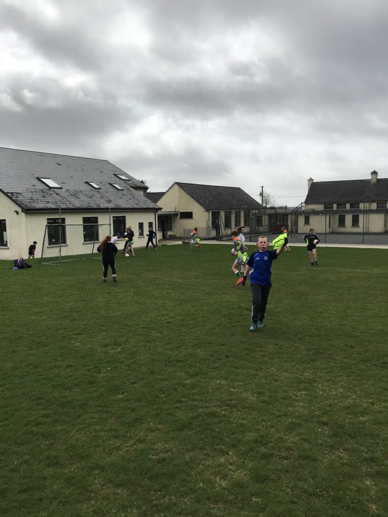 antomasterson1's tweet photo. Thanks to the kids of DonardNS... 😊 Great day spent coaching the skills of Gaelic Football to the older classes and Fun Games to the Infants .. Plenty of future stars on show @cloughbawn 👏🏻👏🏻👏🏻 https://t.co/MQmCA51Aqs