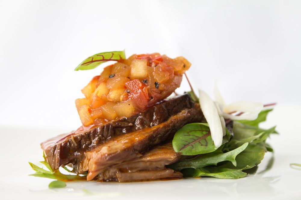 This Braised Beef Brisket Slider with green apple and roma tomato relish is a perfect way to start a meal. #syscomaritimes