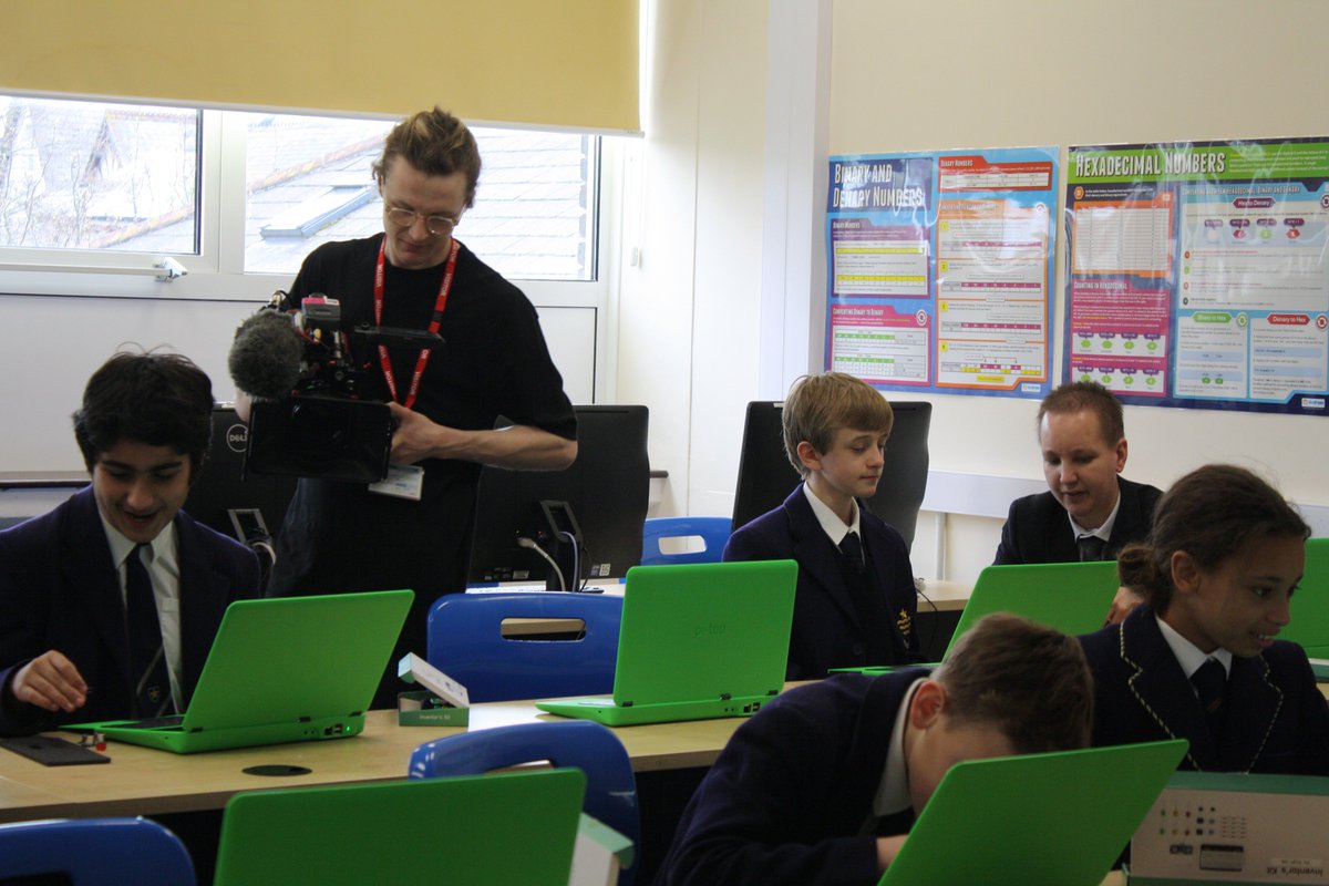 SJCSouthsea's tweet image. It&apos;s great to have the @GetPiTop team with us today to see how our Year 7 &amp;amp; 8 students are getting on with the pi-top technology! #STEM #StudentsThrive #SJCComputing #Portsmouth #Southsea