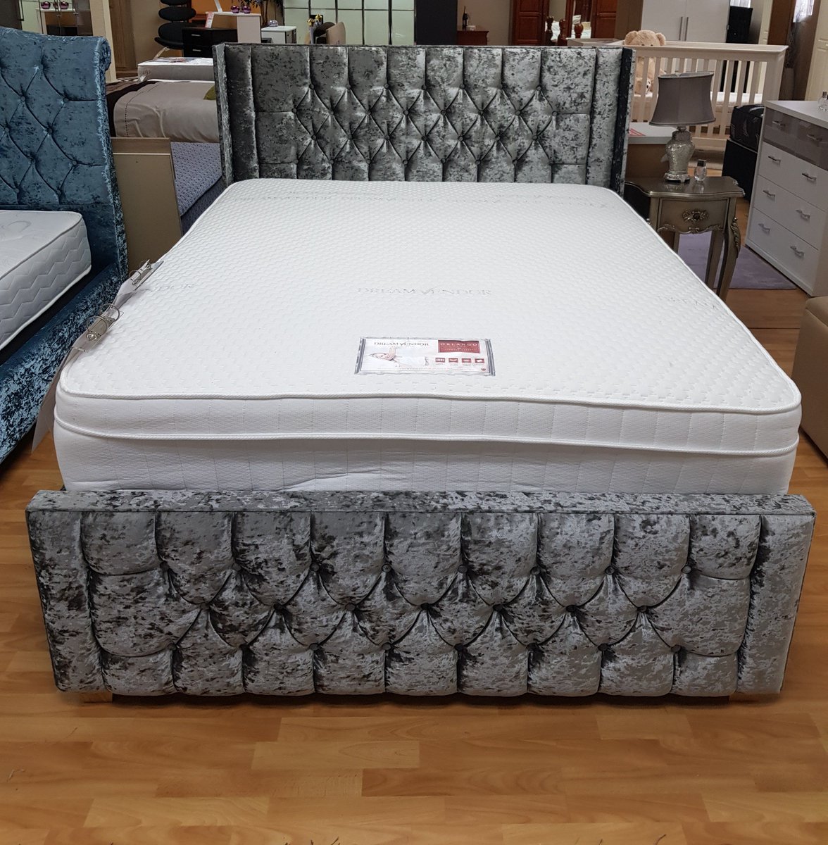 pa_furnishings's tweet photo. Sleep like a King or Queen in our luxurious #WingBed! 👑Available in a range of colours &amp; #fabrics. This can be made in any size &amp; can be paired with any of our superior quality #Mattresses. Visit us in store to see more! You can also view more here> https://t.co/5QaeYTZzxc https://t.co/66ozOhnlRJ