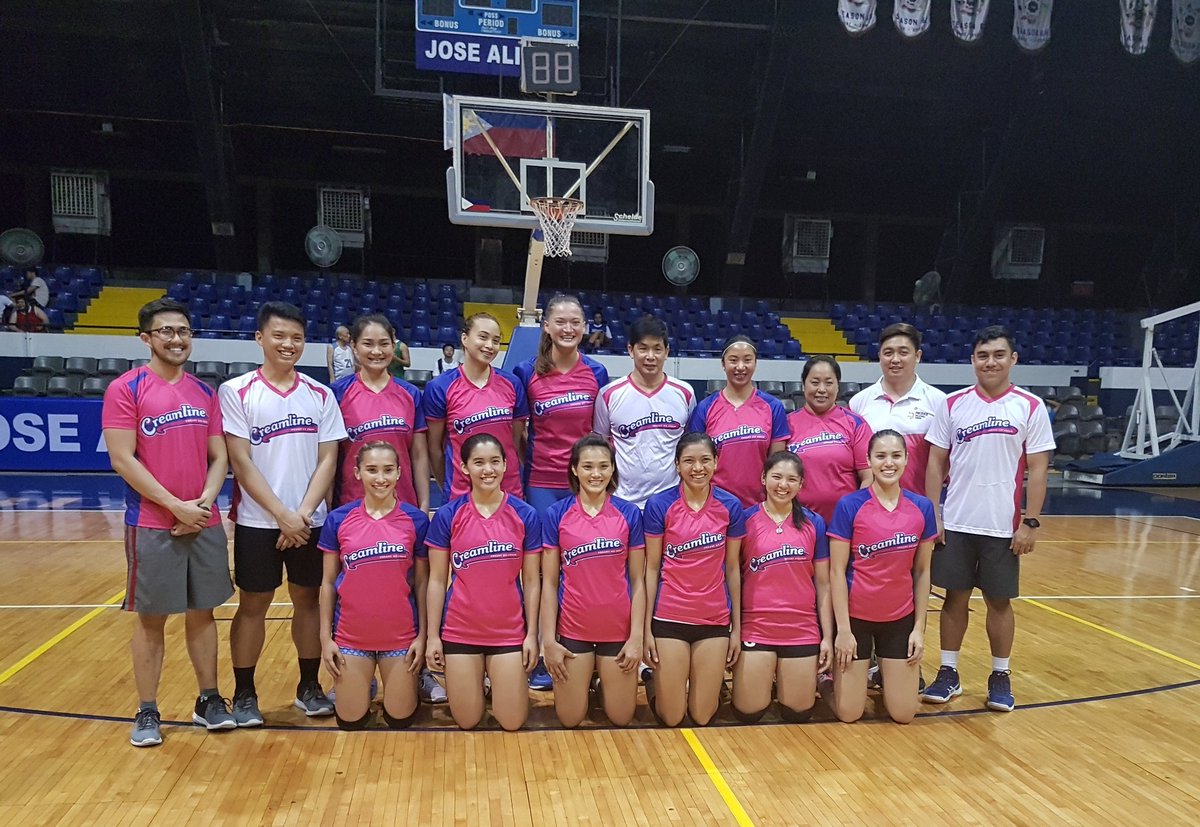 philipptionary's tweet photo. The Cool Smashers pose for their team photo #PVLonABSCBN @abscbnsports https://t.co/mEtQk1HCwR