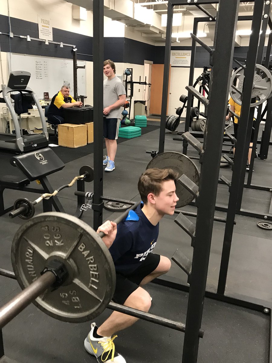 RealCrookstonFb's tweet photo. The boys getting a good off-season lift in #grindseason https://t.co/ZhzvfVFobM