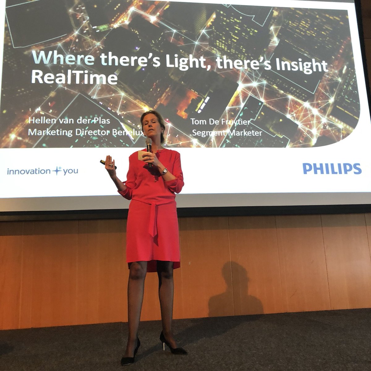 vincentlenoble's tweet photo. Closing Keynote by Hellen van der Plas Philips about real time insights thru lights. #WorkPlaceDay @1SmartWorkPlace https://t.co/lpmptaC1Ww