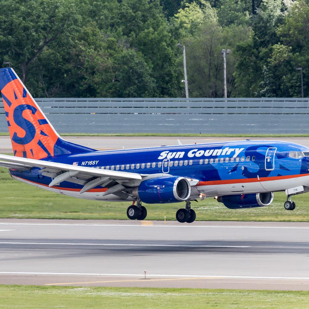 MSPBJnews's tweet photo. As travelers left stranded, where were Sun Country's planes? Airline's ex-CEO has an idea: https://t.co/VPjCoHdF0U https://t.co/VUknyu59ut