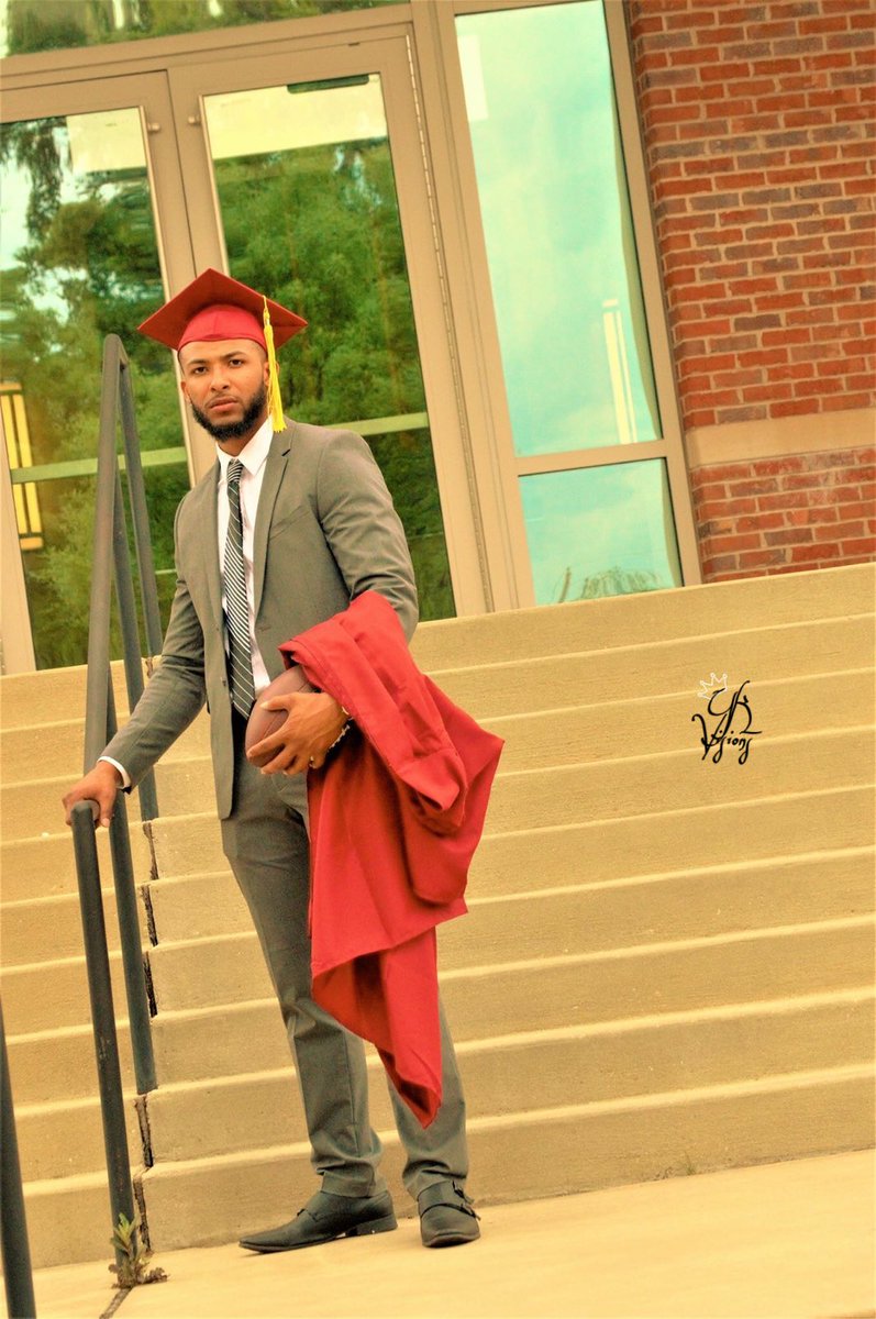 QuezYk1000's tweet photo. Skegee Made โผ๏ธ BamaHBCU #skegeefootball #skegeegrad https://t.co/IEFpQYBbgv