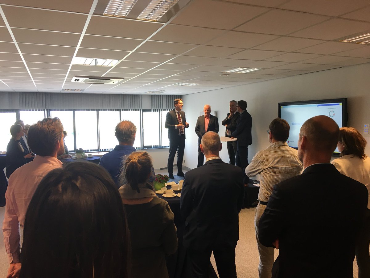 L_Claessen's tweet photo. Ondertekening Warmte Samenwerking Oostland vandaag in Berkel met @TheoAmmerlaan van @LTOGlaskrachtMZH https://t.co/4ePbGqskaR