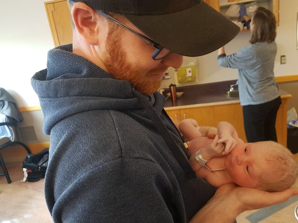 LornelMitchell's tweet photo. This happened while I was on the beach. Sienna Rose Bell was born to my oldest son Brandon & his wife Brianne. Spitting image of her Ginger Daddy. β€οΈ Heading to VanCity to meet her Friday! #NewGrandbaby #YVR #YEG #TimeToBeHappyAgain https://t.co/4QaZQkbr91