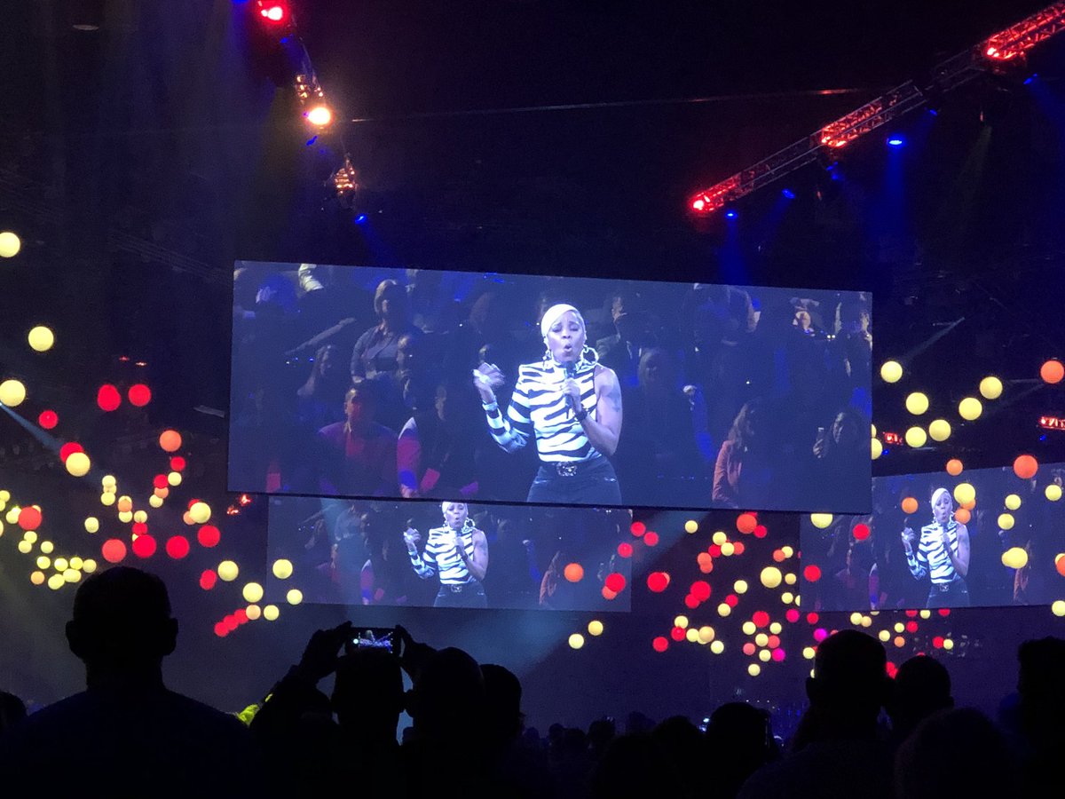 mcdteamgomez's tweet photo. Mary J. Blige kicks off day 2 at MCD #WWC2018 #BBV2020 😍 https://t.co/jBi7GEnSVI