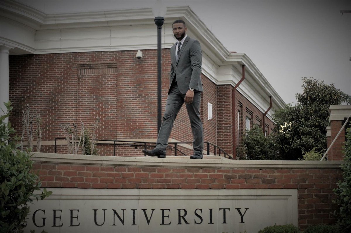 QuezYk1000's tweet photo. โwalk it like I talk it โ ๐บ๐พ๐พ #skegeefootball #skegeegrad https://t.co/ULIzcMw07H