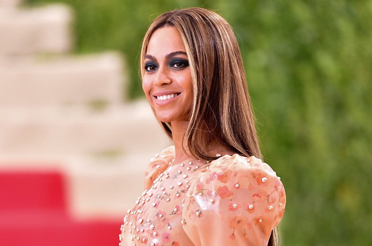 Beyonce donates $100,000 to four historically black universities blbrd.cm/Teolbi
