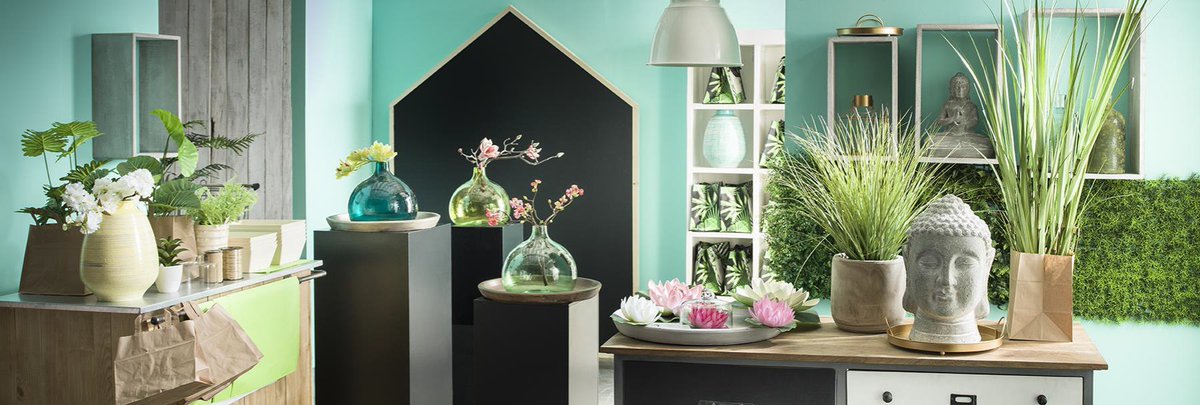 Retif_BE's tweet photo. Les premiers #rayonsdesoleil de l’année sont bel et bien là. Avec la #décorationprintemps de @Retif_BE, vous apportez cette atmosphère ensoleillée dans votre magasin. Découvrez notre offre sur https://t.co/7bg4vBqi3i https://t.co/fsMsHVYi1s