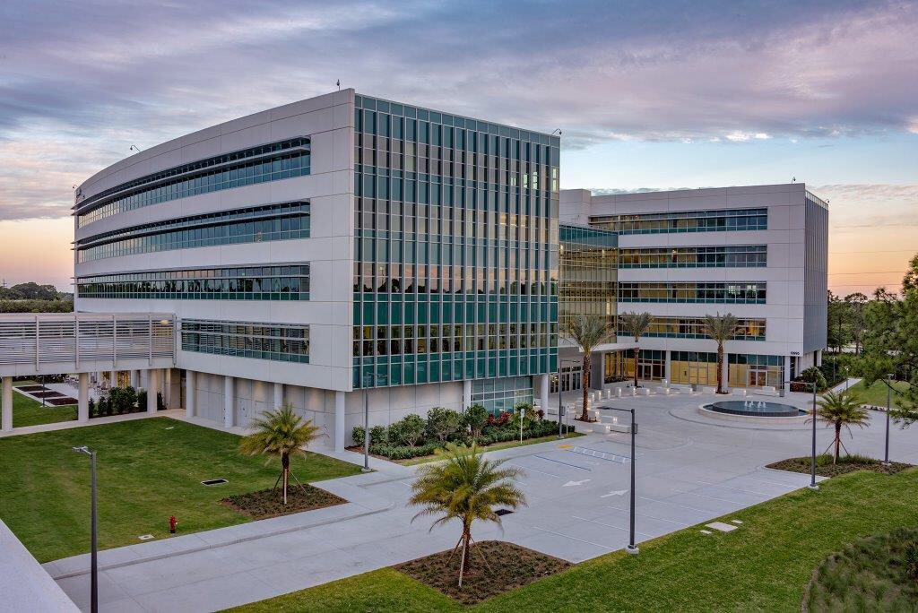 ThinkingItsCool's tweet photo. At the inauguration of the fantastic new UTC-CCS-CIB building ! State of the art like to other !!! #BuildingPossible. https://t.co/RKrIMeNSS1