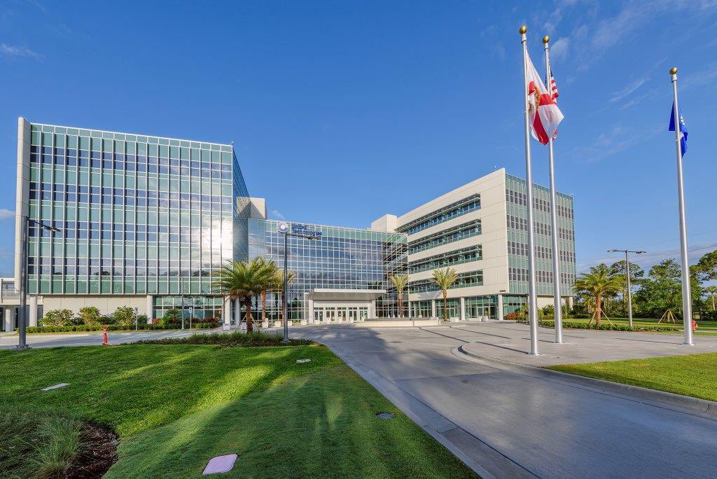 ThinkingItsCool's tweet photo. At the inauguration of the fantastic new UTC-CCS-CIB building ! State of the art like to other !!! #BuildingPossible. https://t.co/RKrIMeNSS1