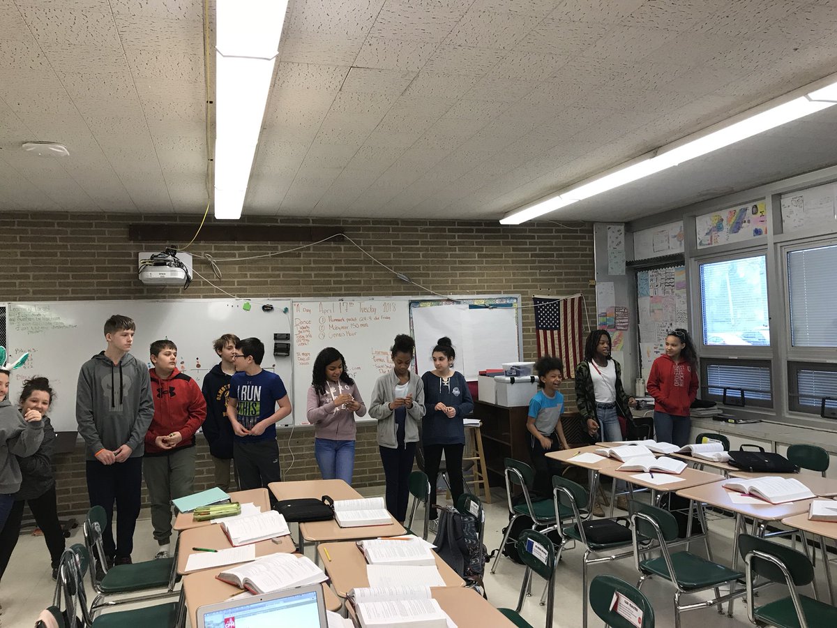 MrsSkladany's tweet photo. Creating a human dot plot so we can work with #mean #median and #range @ParmaSchools @GB_Yeoman @ParmaMayor @ParmaObserver @BetsyDeVosED #notinrows https://t.co/FhV5zE9vaU
