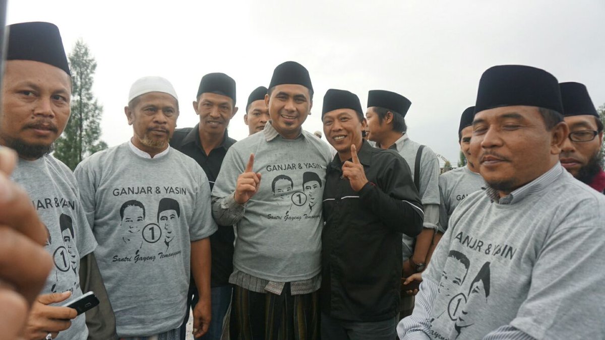 TajYasinMZ's tweet photo. Di Posong ini (17/4), para santri mengukuhkan #SantriGayeng se-Temanggung.

#SantriGayeng adalah komunitas yang mendukung saya dan Mas @ganjarpranowo maju sebagai pemangku mandat masyarakat #JawaTengah.

Terima kasih 👃 https://t.co/YOuOWGO4Tx