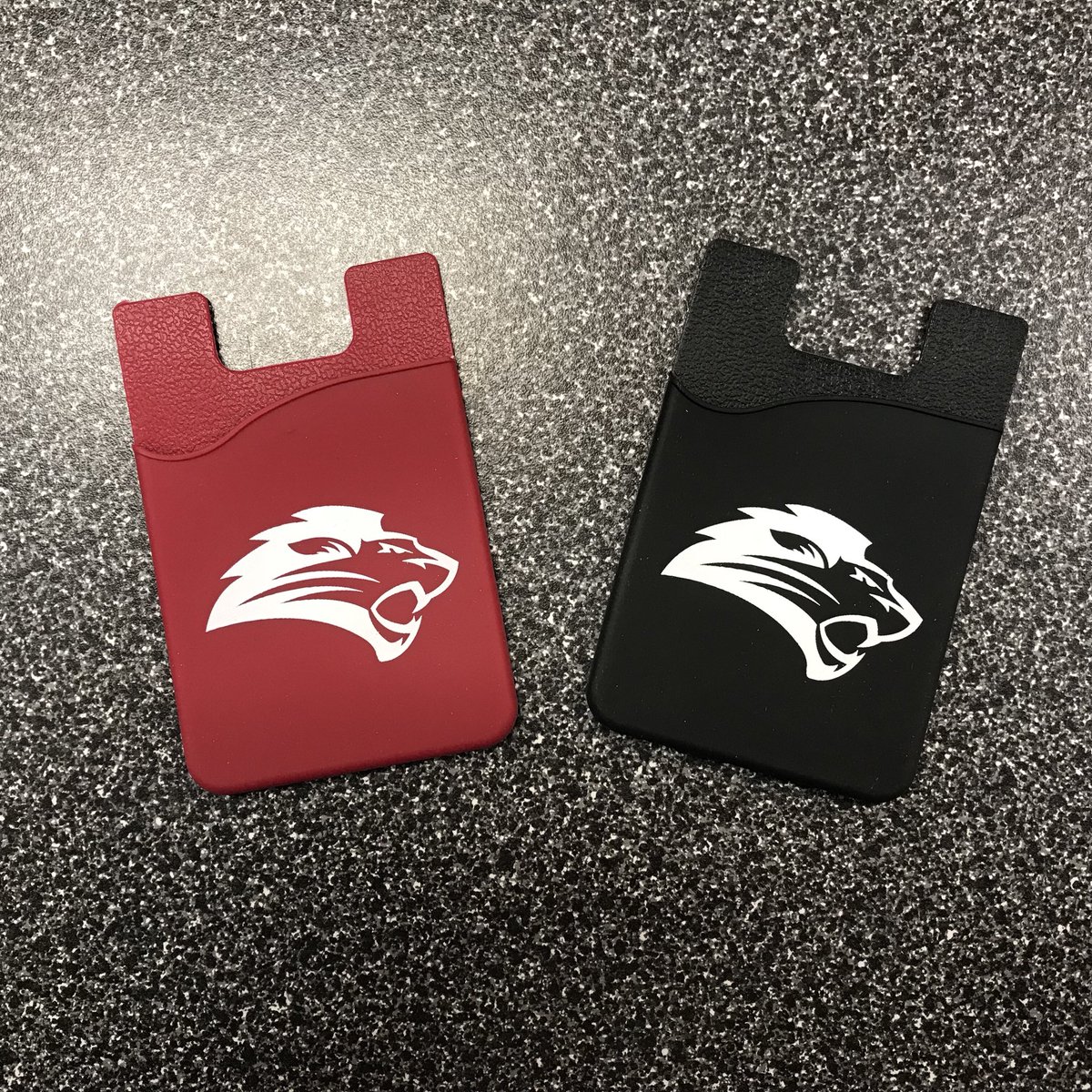 fhubookstore's tweet image. The Bookstore has media pockets! These self-adhesive sleeves are designed to hold IDs and credit cards and are easy to remove! Pick one up in The Bookstore! #FHU 🦁📚
•
fhubookstore.com
📸: $4.98