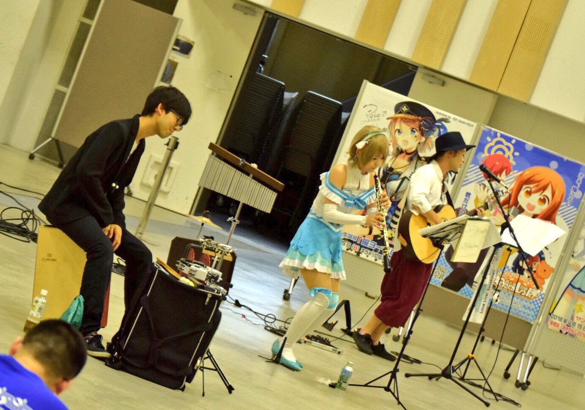 shining_birds's tweet photo. 遅れてしまいましたがAqu男さん、よねちさんのアフターイベントの演奏とても良かったです！初め一歩を踏み出した場所でまた聴けて良かったです！Aqu男さん結成1周年おめでとう🎉

＃shiningbirds
#僕ラブ4 
#よねち
#Aqu男
#ラブライブサンシャイン
#トマトヨキソバ https://t.co/8K44QTY7NY