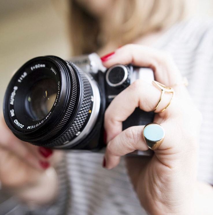 ruffs1904's tweet photo. Photographing lots of lovely rings today for blog posts! Watch this space! #productshots #signetrings https://t.co/p0WbhugofI