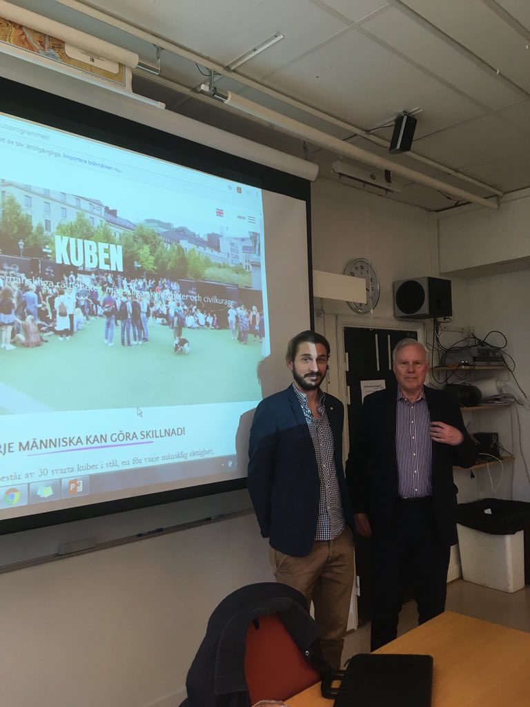 Ove Bring, professor i internationell rätt, föreläser om artikel 6 ”Var och en har rätt att överallt erkännas som en person i lagens mening”. Nästa lå ska eleverna arbeta med Kubprojektet/Wallenberg Academy. Vår egen Kostas introducerar.#Kärrtorps gymnasium.