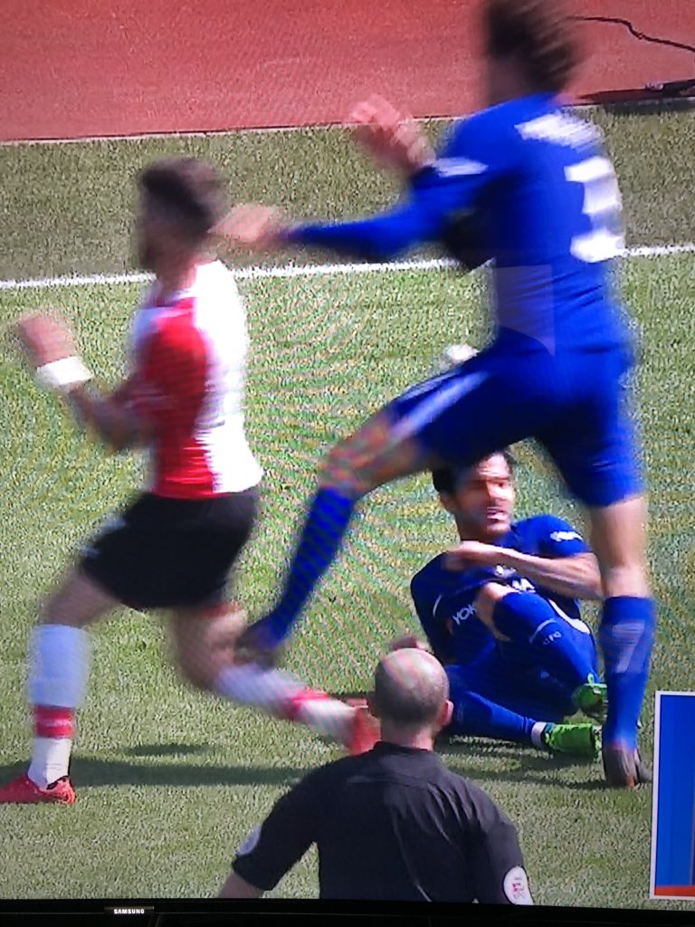 Marcus Alonso charged after Mike Dean admits he didn’t see it “sending off ? I musta missed that Jeff”  😂😂
