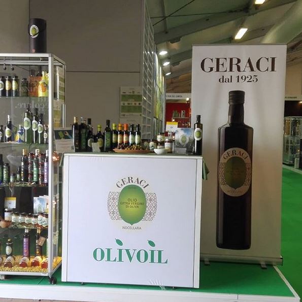 oliogeraci's tweet photo. Il #Vinitaly2018 continua! Olio Siciliano, gustose Olive Nocellara vi aspettano fino a domani nell'area @SolAgrifood Regione Siciliana PAD C - STAND C13,14. 💚 #oliogeraci #EVOO #solagrifood #agroalimentare #foodblogger #veronafiere #food @VinitalyTasting https://t.co/ywwE4zSxFr