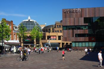 Platform31's tweet image. #Binnenstedelijke ambities waarmaken is schaakspel op niveau. Een #interview met Vera Gielen, gebiedsmanager @gem_Eindhoven bit.ly/2ERXDYF #DeOndernemendeBinnenstad @kennisbundel @LectoraatFHMER