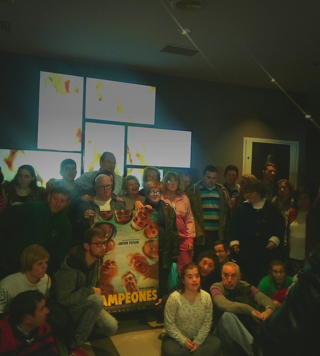 auxidelolmo's tweet photo. Ayer el @linarespp asistió en #Bowling #Linares al pase especial de la maravillosa película de Javier #Fesser #Campeones. Organizado x #Ainper #Linares en su 20 aniversario. Felicidades x vuestra labor y miles de gracias x la invitación y acogida dispensada. Sois geniales!!! https://t.co/ZBzgaSerhk