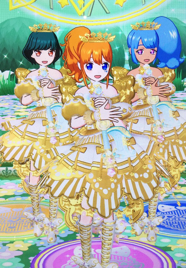 「パラ納めしてきました!約3年半お世話になりました3人ともプリチャンでもよろしくね」|真哉子のイラスト