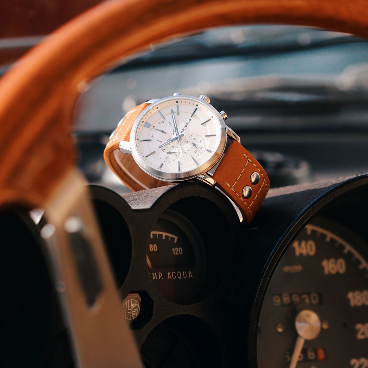 Roaarr, full throttle into spring! With our sportive watch straps you can give your timepiece a refreshing look. #PrismaMoments #spring #watch #horloge #menfashion